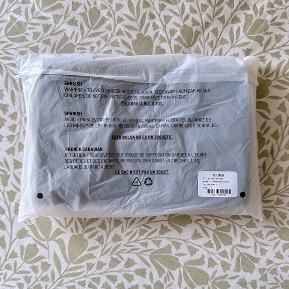 SKIMS - Fits Everybody T-Shirt Bodysuit - Picture 3 of 3